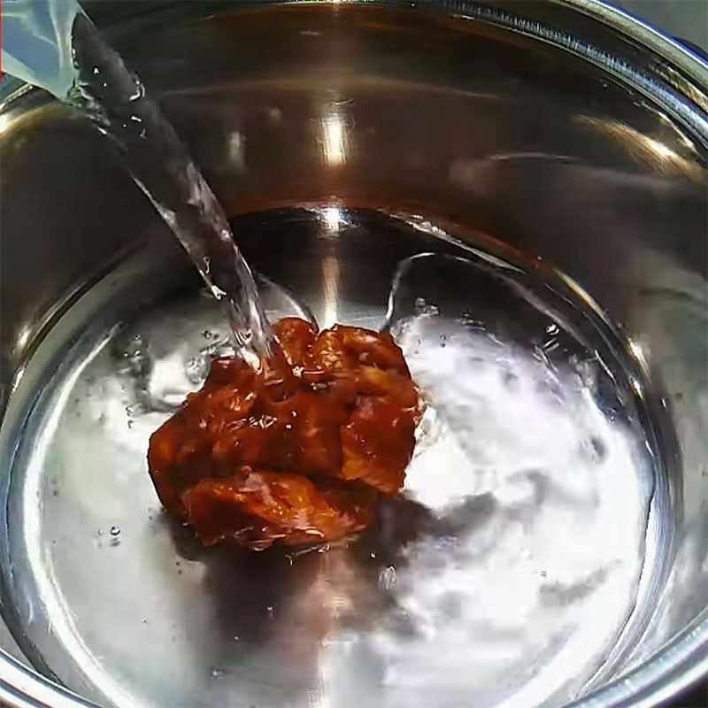 Step 2 Cook the tamarind sauce for braised tofu skin with tamarind sauce