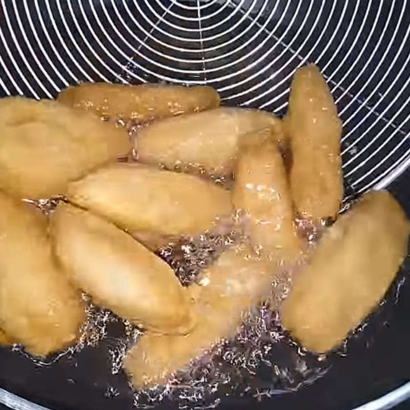 Frying vegetarian rib pieces until golden brown