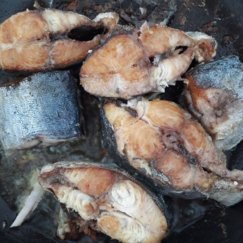 Mackerel simmering in tamarind sauce