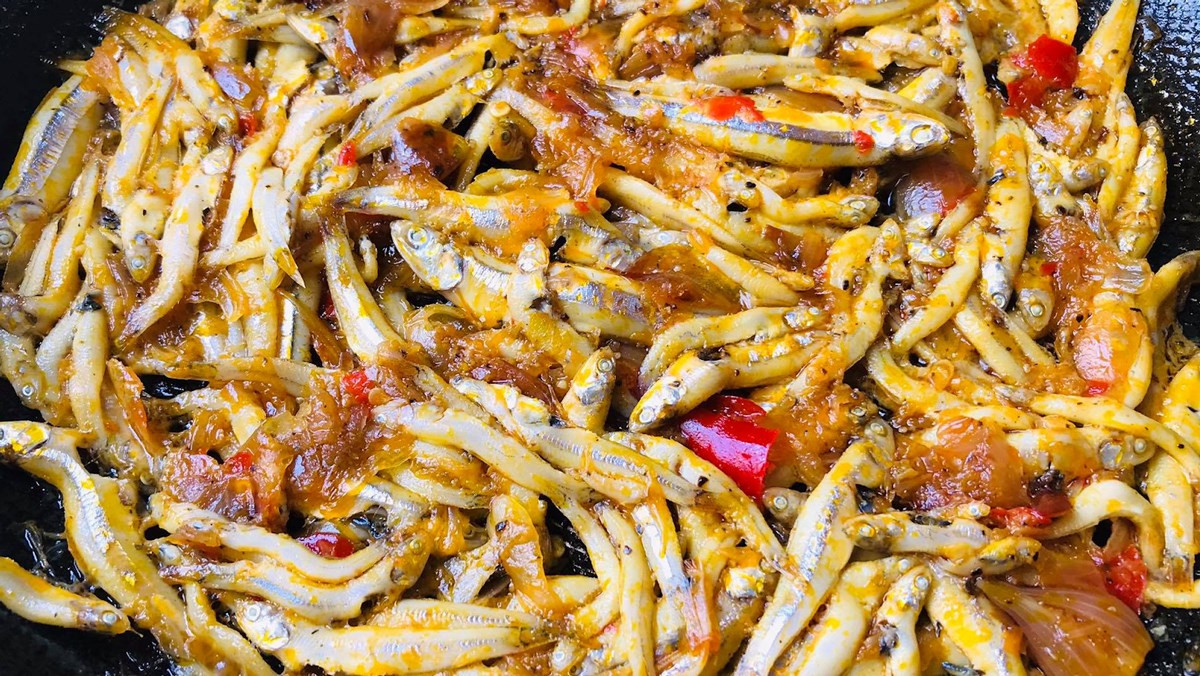 Cách làm cá cơm kho tiêu