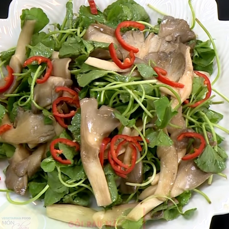 Cómo preparar una ensalada de hojas de centella nutritiva