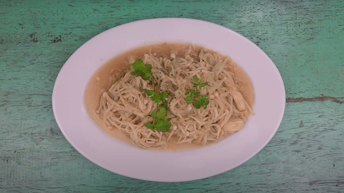 Cách làm nấm kim châm kho dưa cải