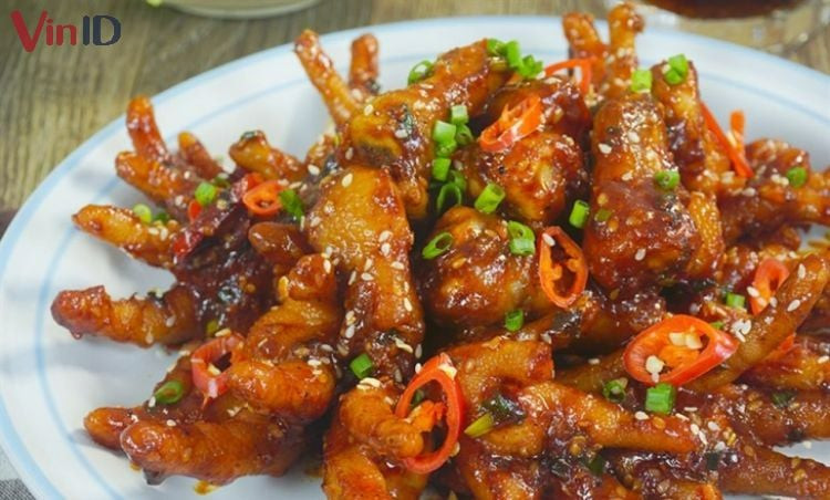 Patas de pollo fritas con salsa de tamarindo