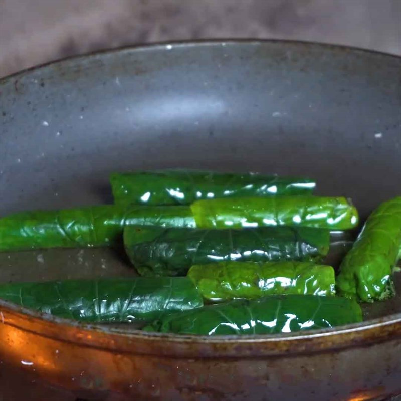 Freír rollitos de hoja de loto veganos
