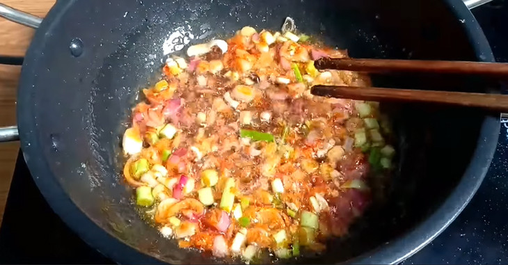 Lightly frying the eggplant