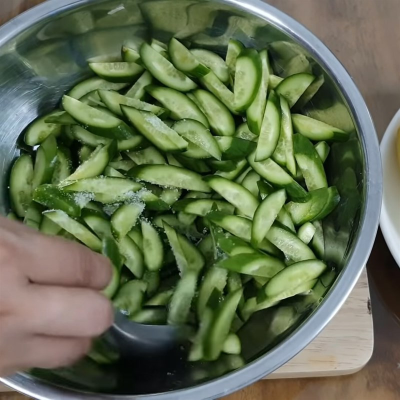 Chuẩn bị nguyên liệu cho món gỏi