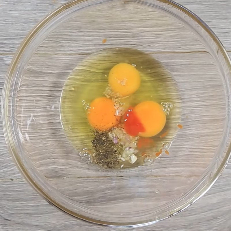 Batir los huevos con artemisa