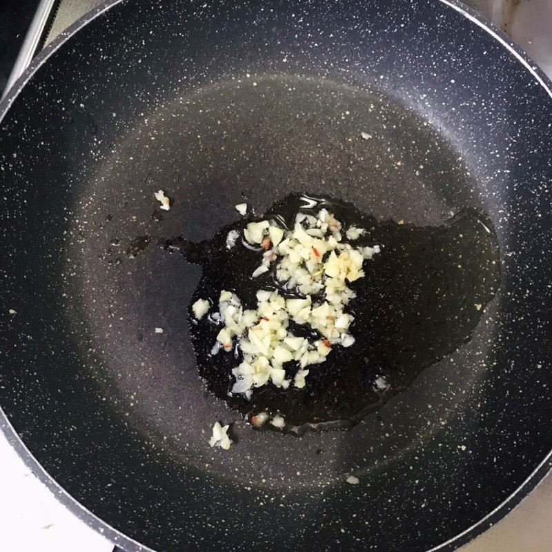 Braising Mackerel in Fish Sauce