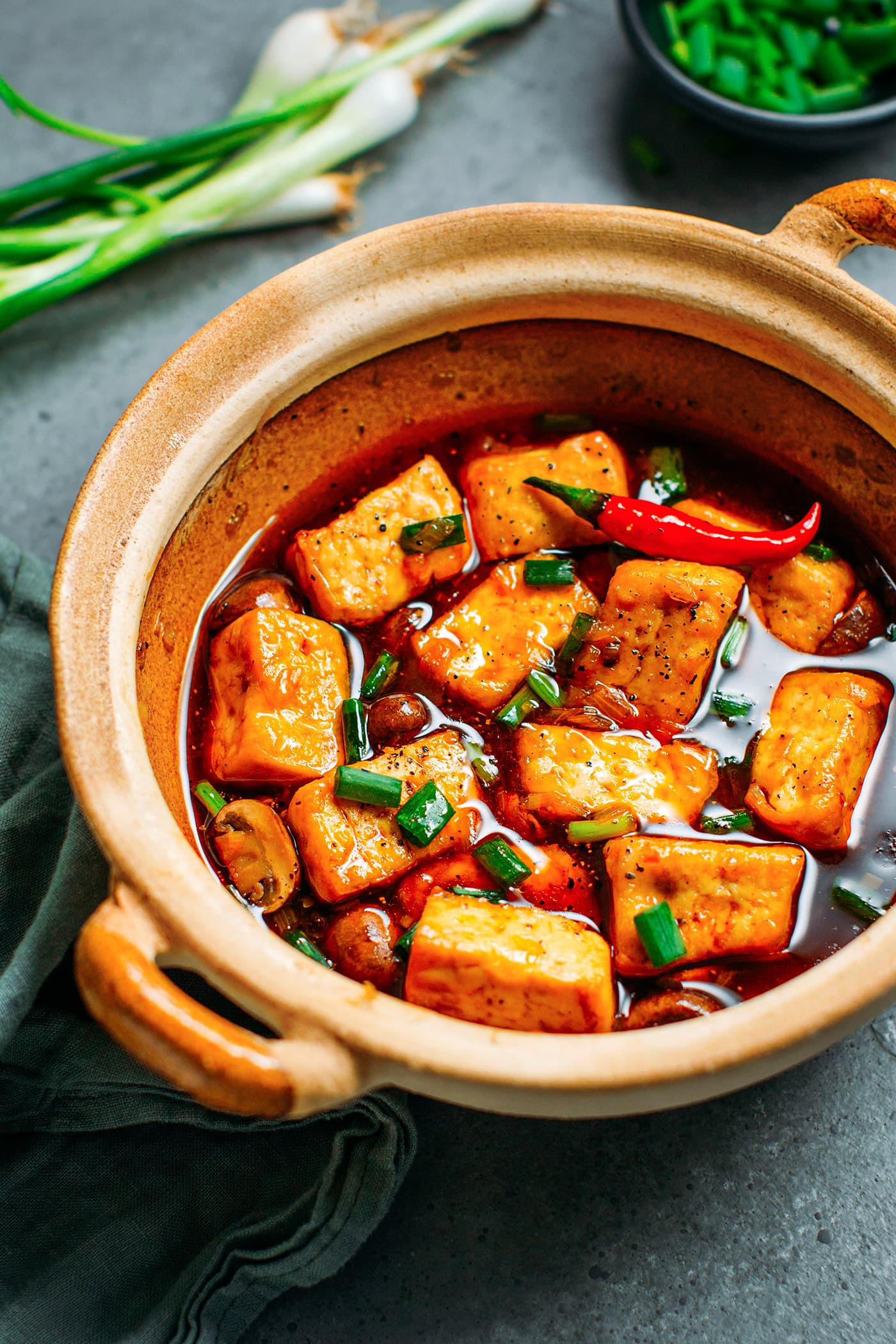 Món đậu hũ kho tiêu không dầu được trình bày đẹp mắt - Ảnh minh họa