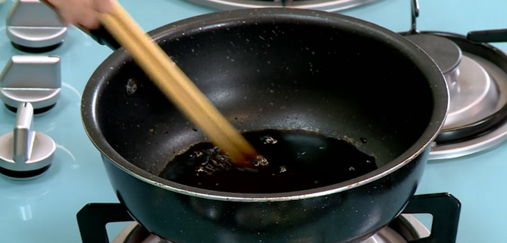 Cooking peppercorn-braised luffa