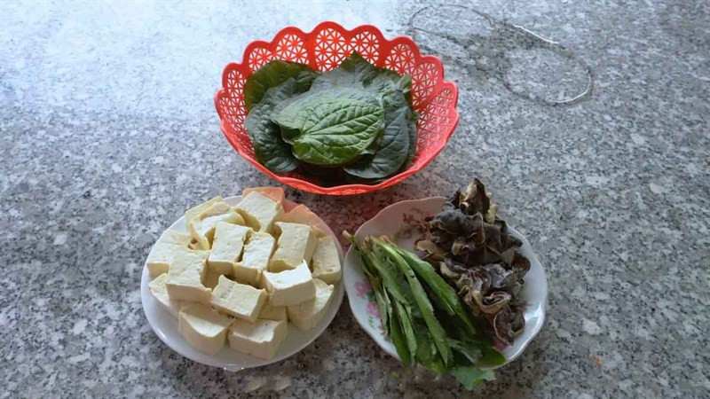 Ingredientes para rollitos de hoja de loto veganos