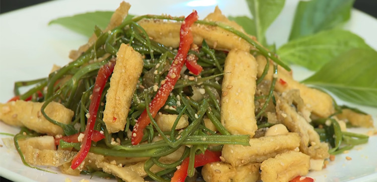 Nguyên liệu làm gỏi rau muống chay chua ngọt
