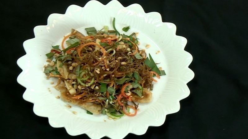Nguyên liệu nấm bào ngư và lá lốt