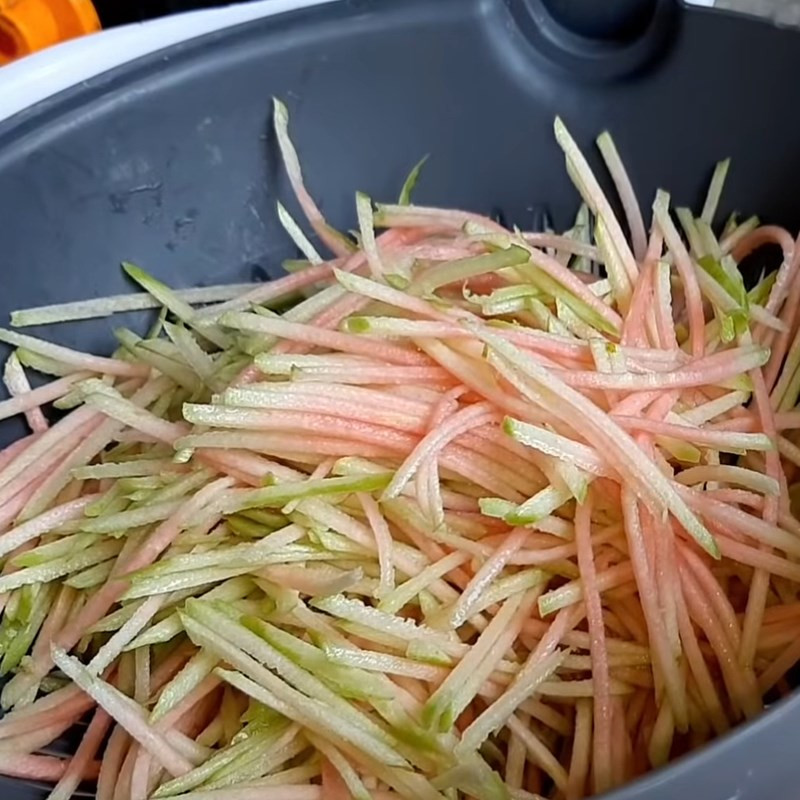 Sơ chế nguyên liệu gỏi ổi