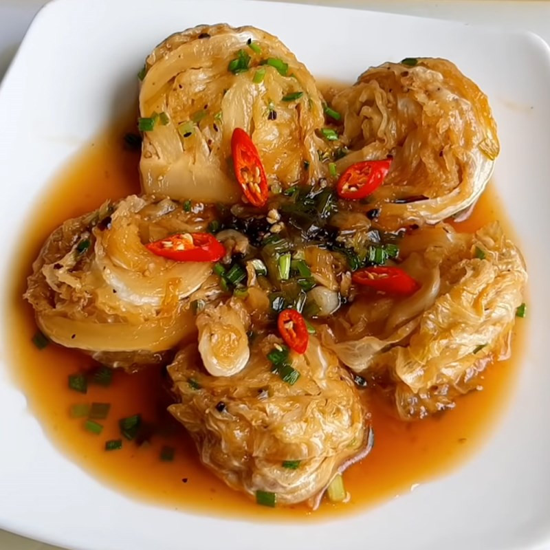 Cabbage Braising in Coconut Water