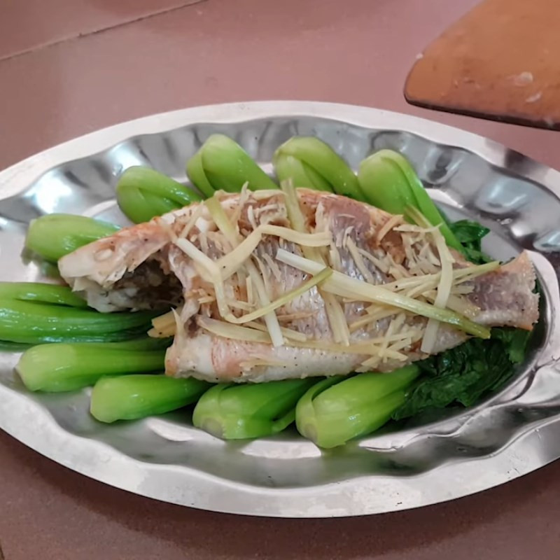 Finished steamed fish with mushrooms