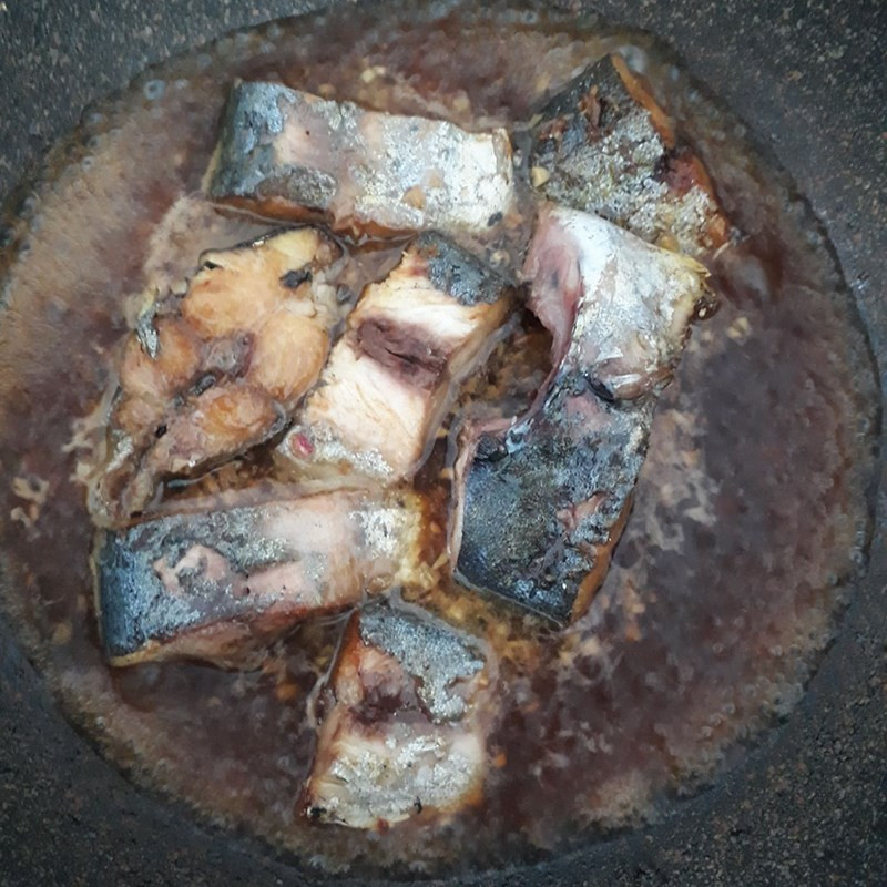 Finished mackerel with tamarind sauce