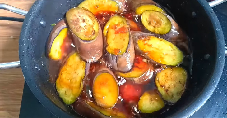 Finished braised eggplant with pepper