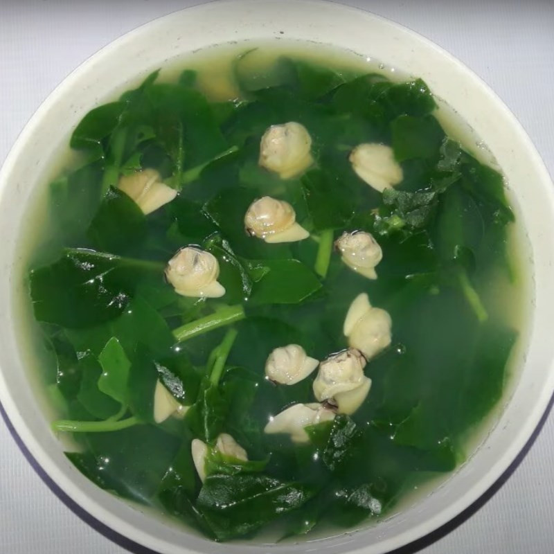 Thành phẩm canh ngao nấu mồng tơi