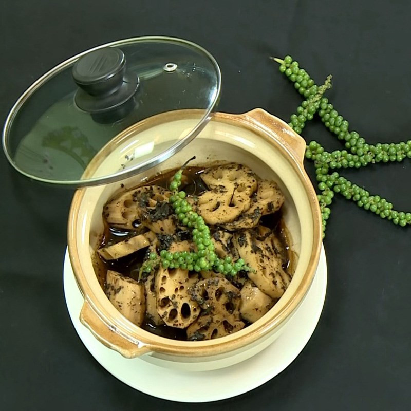 Finished Dish of Lotus Root Braised with Green Peppercorns