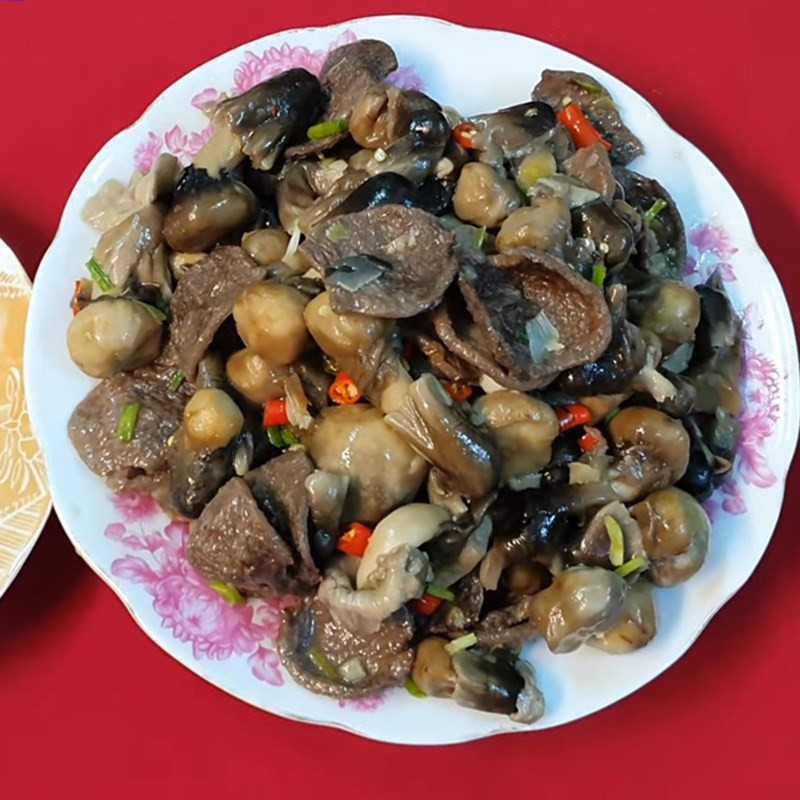 Resultado final de la ensalada de champiñones vegetarianos