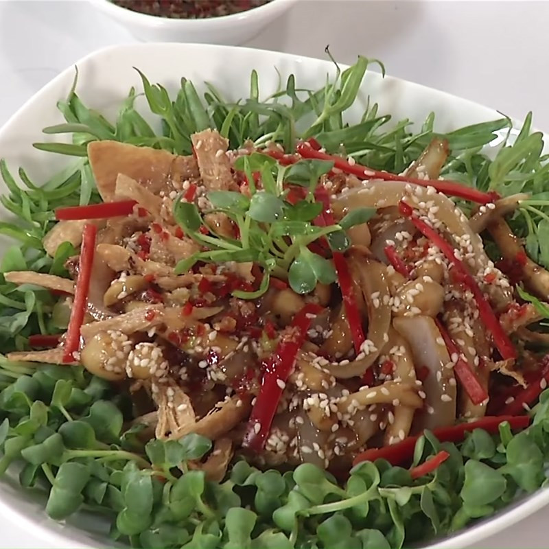 Finished vegan sprout salad