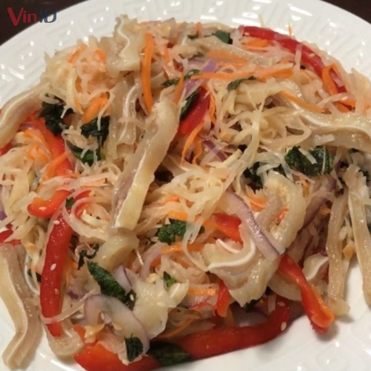 Ensalada de chayote y tomate vegano terminada