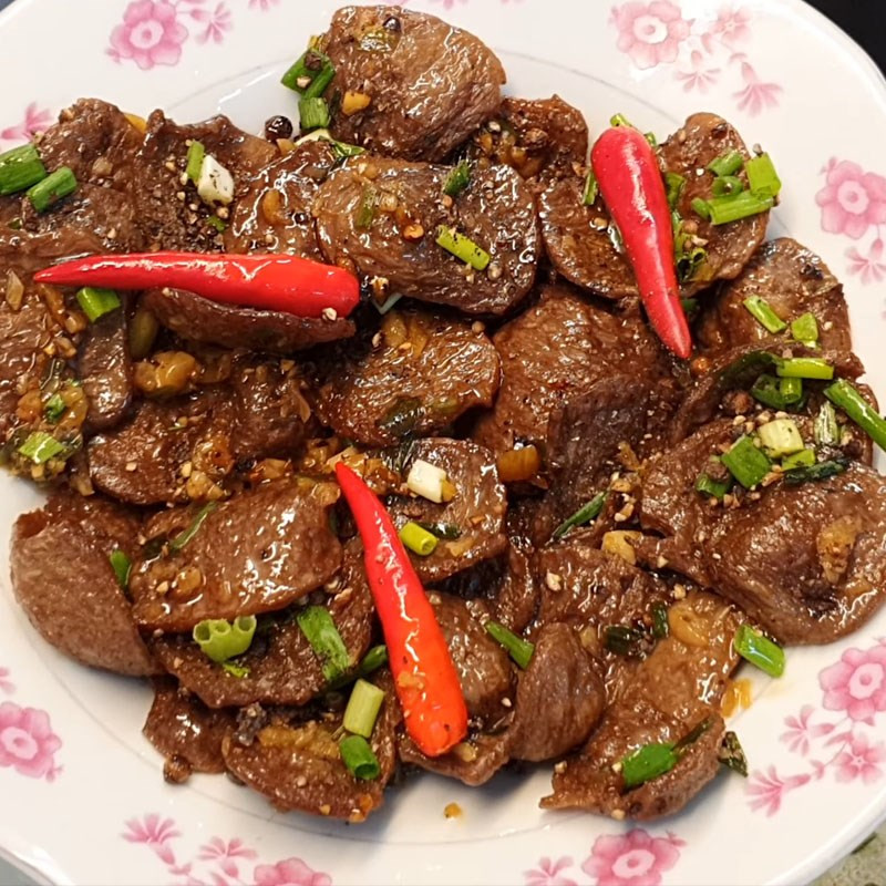 Finished vegan beef with black pepper dish