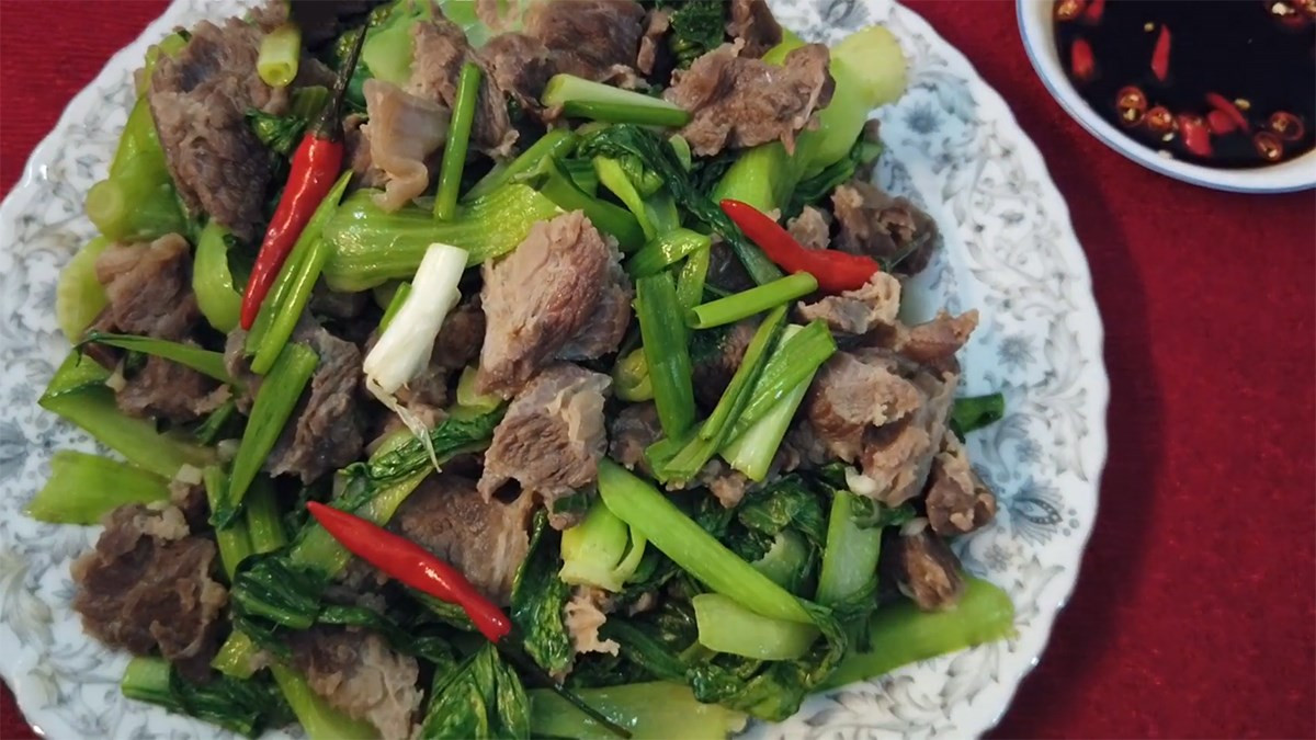 Thịt bò xào cải thìa hoàn chỉnh