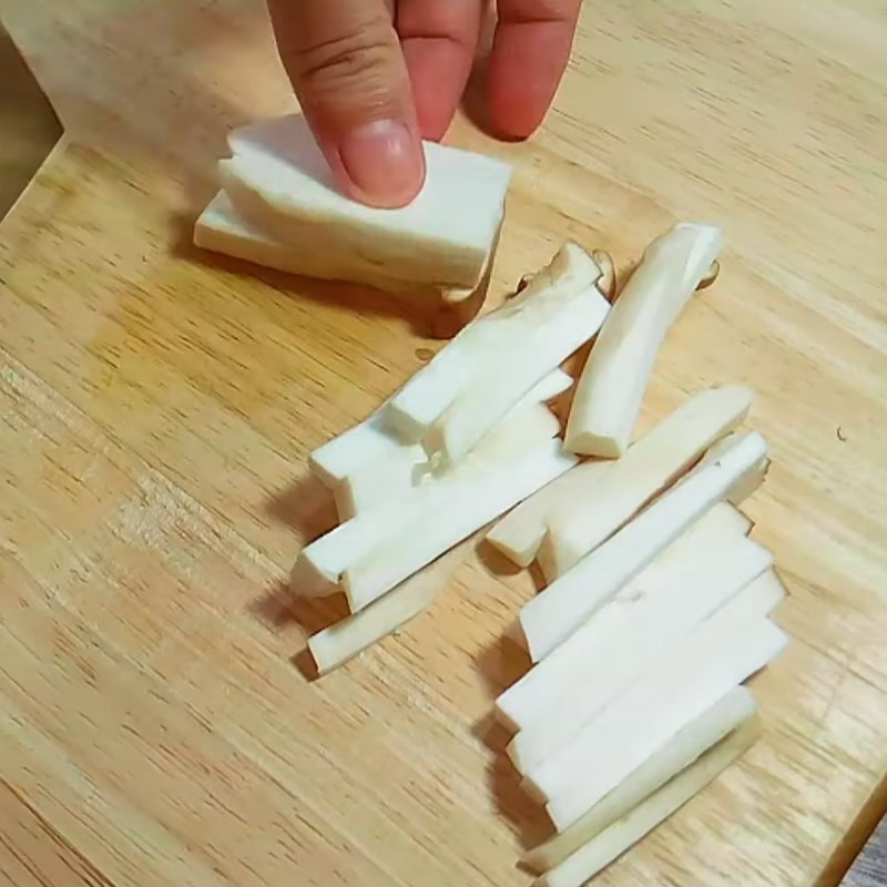 Mixing rau dớn salad