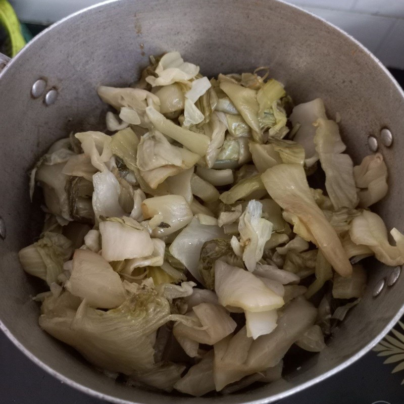Sautéing tofu with seasonings