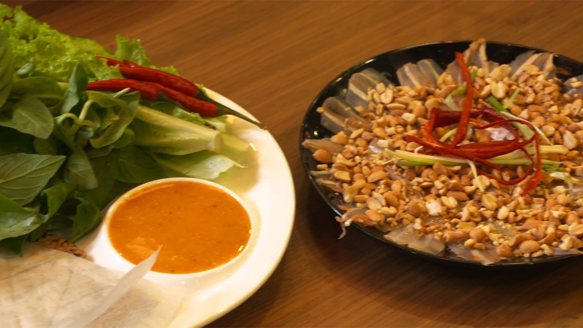 Nguyên liệu làm gỏi cá mai rau rừng