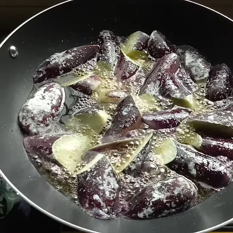 Chiên cà tím kho đậu hũ