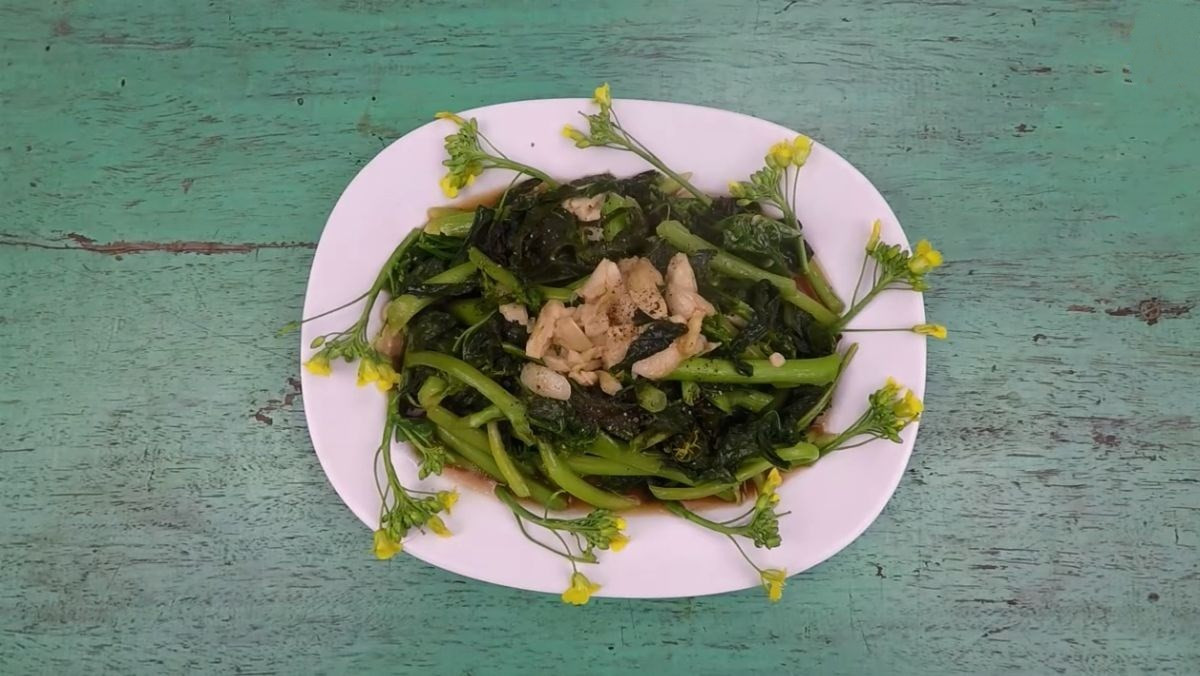 Món rau cải ngồng xào dầu hào chay hoàn thành