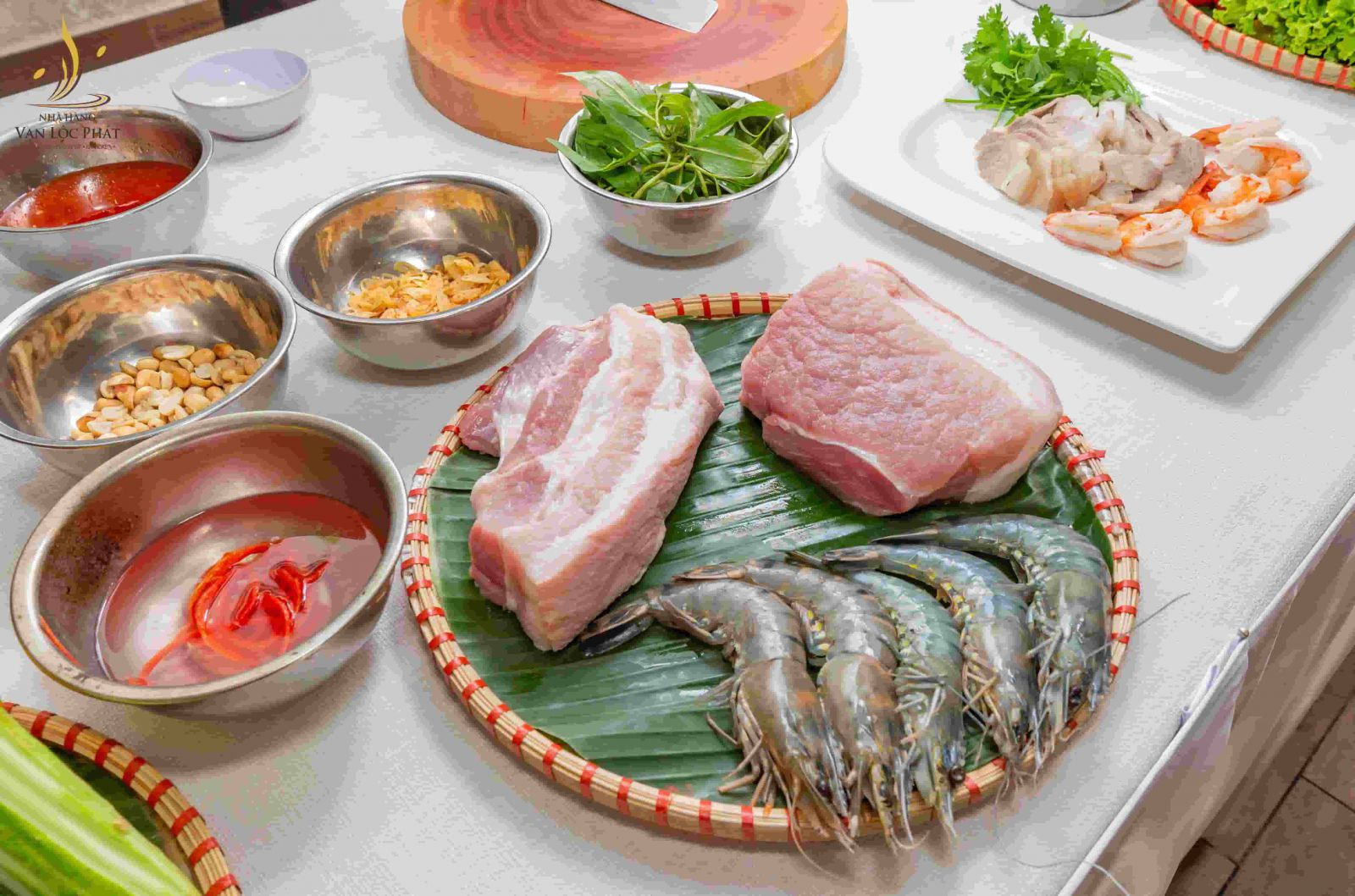 Các nguyên liệu chuẩn bị cho món gỏi tôm khô củ hũ dừa