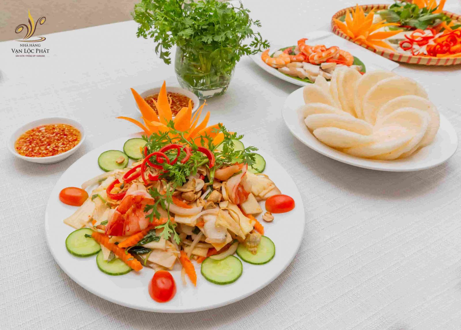 Món gỏi tôm khô củ hũ dừa hoàn thiện