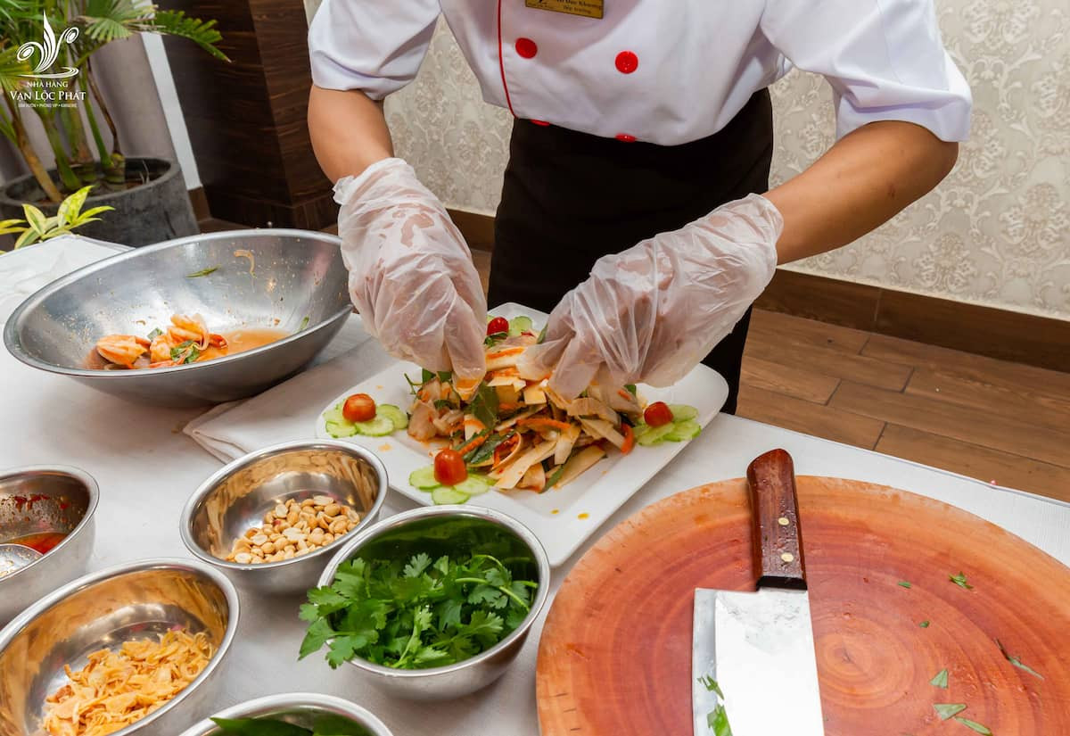 Cách trộn gỏi tôm khô củ hũ dừa