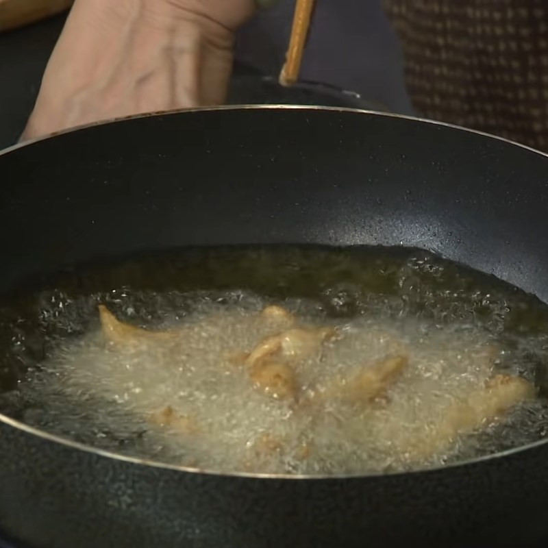 Chiên mì căn gỏi khổ qua chay