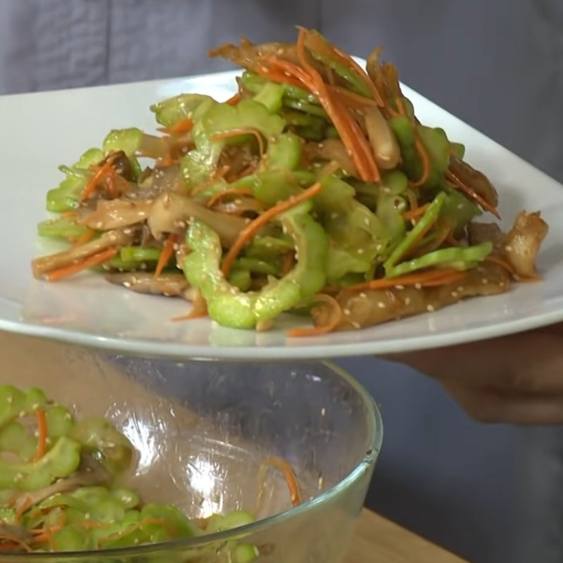 Gỏi khổ qua chay hoàn thành