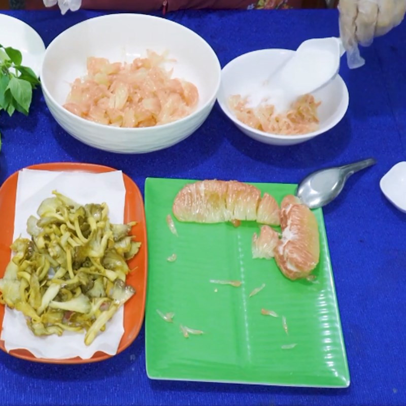 Bước 4 Hoàn thành Gỏi bưởi nấm chay