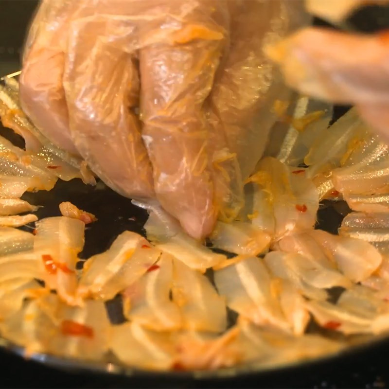 Hoàn thành gỏi cá mai