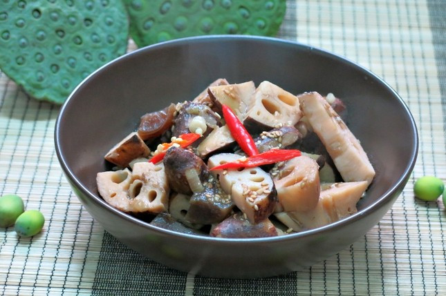 Củ sen kho tương hột