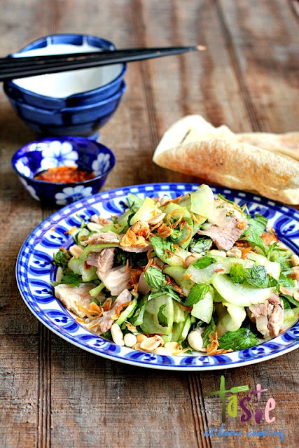 Gỏi dưa gang chay với rau húng và đậu phộng