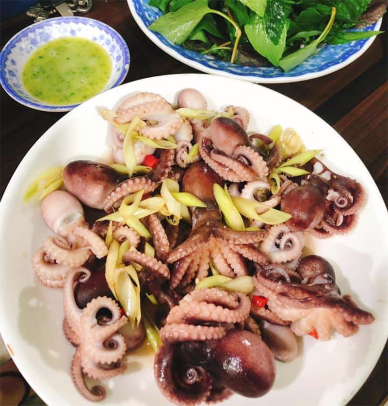 Bạch tuộc hấp sả giữ được độ ngọt tự nhiên