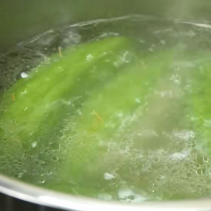Step 5: Simmering stuffed bitter melon in a pot of broth