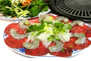 Tôm và mực tươi sơ chế