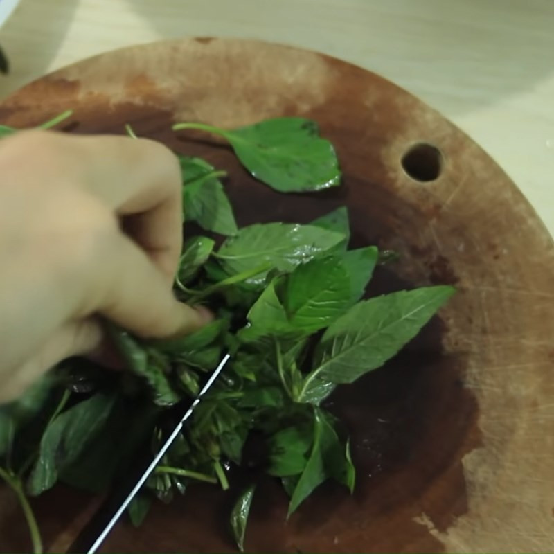 Preparing other ingredients for the salad