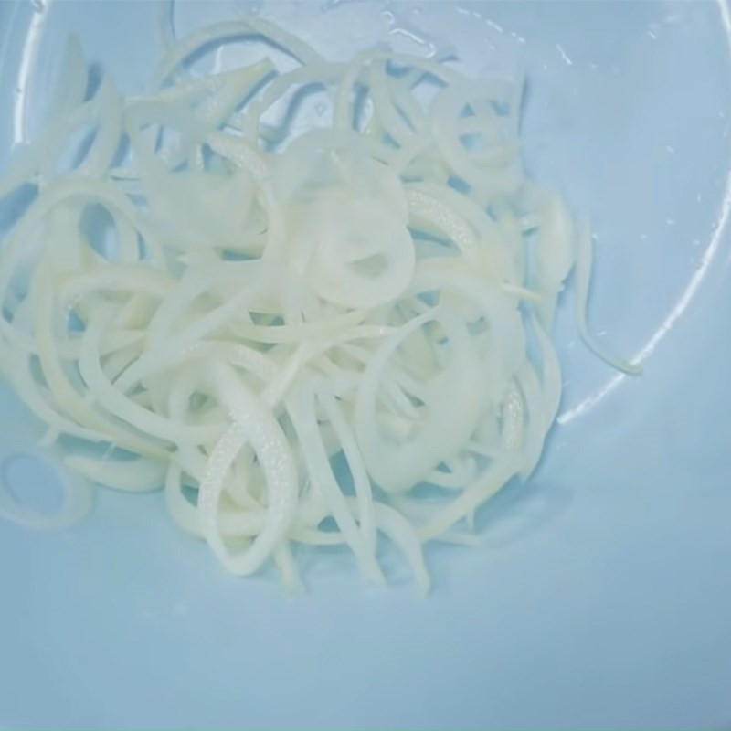 Sơ chế nguyên liệu gỏi xoài xanh chay