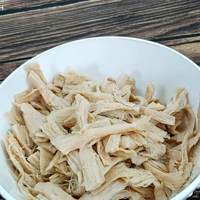 Preparing ingredients for vegetarian watercress salad