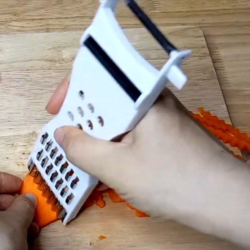 Sơ chế rau củ gỏi củ sen chay